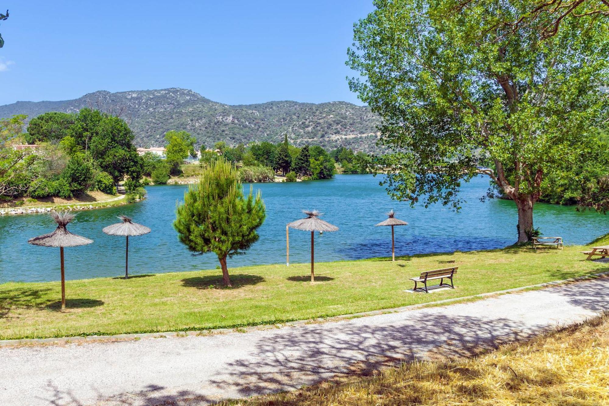 Camping Les Rives Du Lac De Vinca Exterior photo